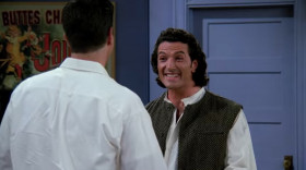 - Hey, Ross!
- Paolo. Ha. What a... What, uh...? What are you doing here?
- I do Raquel.